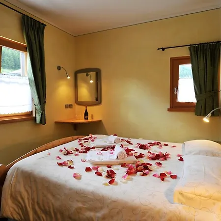 Sleeps 4 * ليفينو